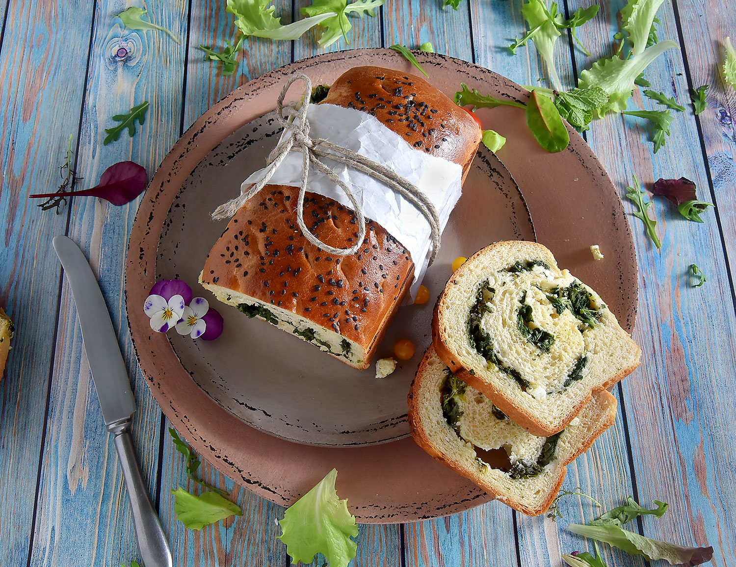 Einfach köstlich dieses Rezept für ein Spinat-Schafskäse-Brot